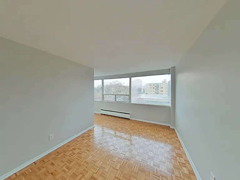 36 Thorncliffe Park Dr — Photo 15