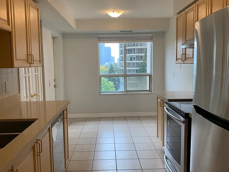 25 Kingsbridge Garden Cir #517 — Photo 5