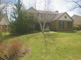 3243 Park Forest Dr, West Bloomfield, MI 48324