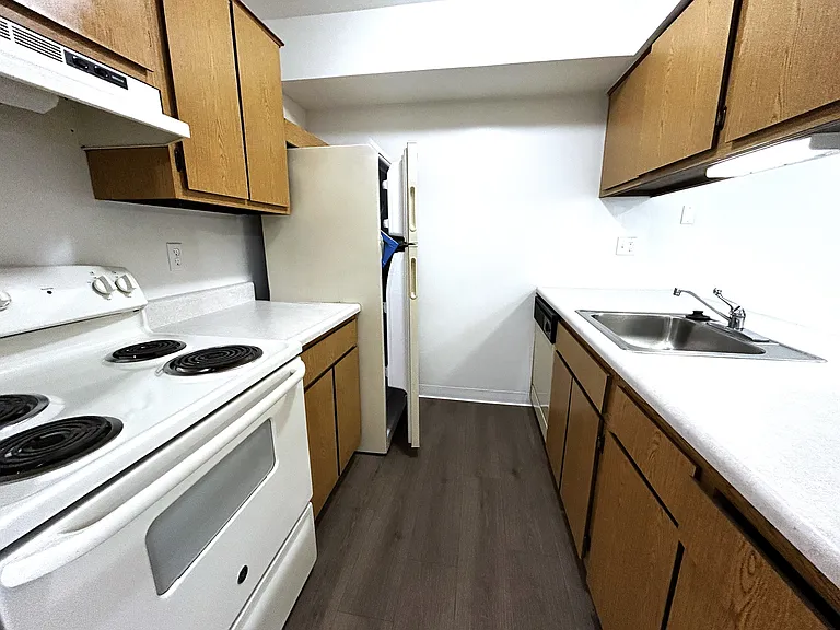 Charter Oaks Apartments — Photo 203
