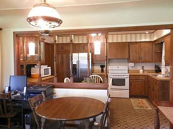 Extra sitting area off kitchen