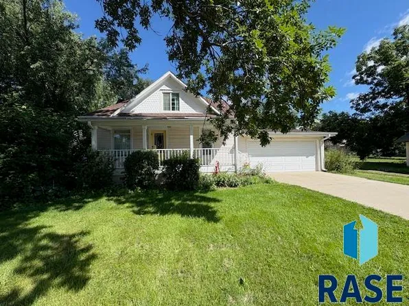 612 NW 8th St, Madison, SD 57042