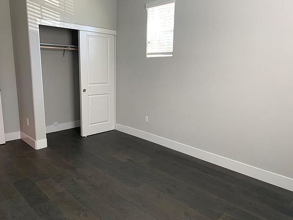 1st floor: 1 bedroom/1 full bath