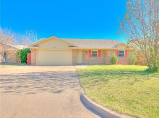 1232 Glenwood Dr, Moore, OK 73160