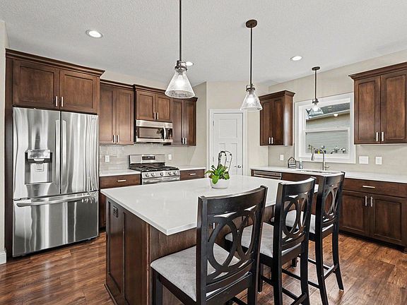 5th image of 19529 York Dr NW