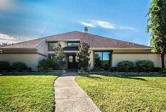 3rd image of 10114 Woodlake Dr