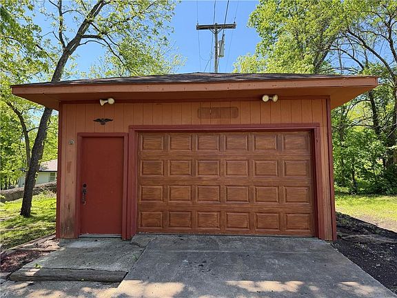3rd image of 875 Kendall Rd