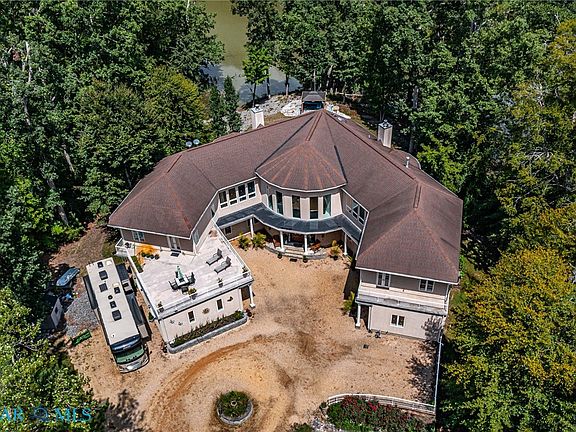 3rd image of 145 Beechwood Dr