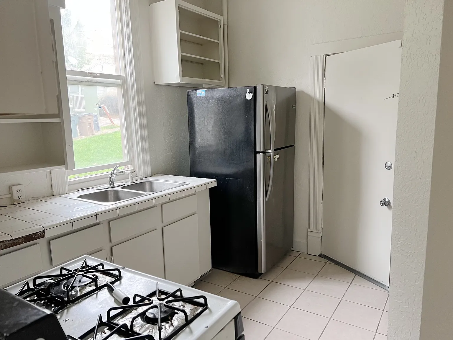 1 bed, 650 sqft, $1,050 — Photo 3