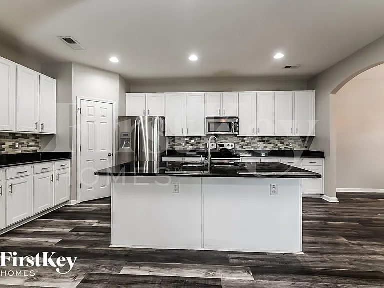372 Sanctuary Park Dr — Photo 6