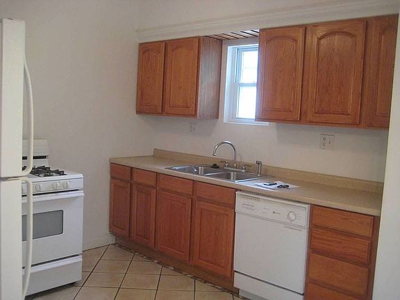 Gas stove and fridge stat. 