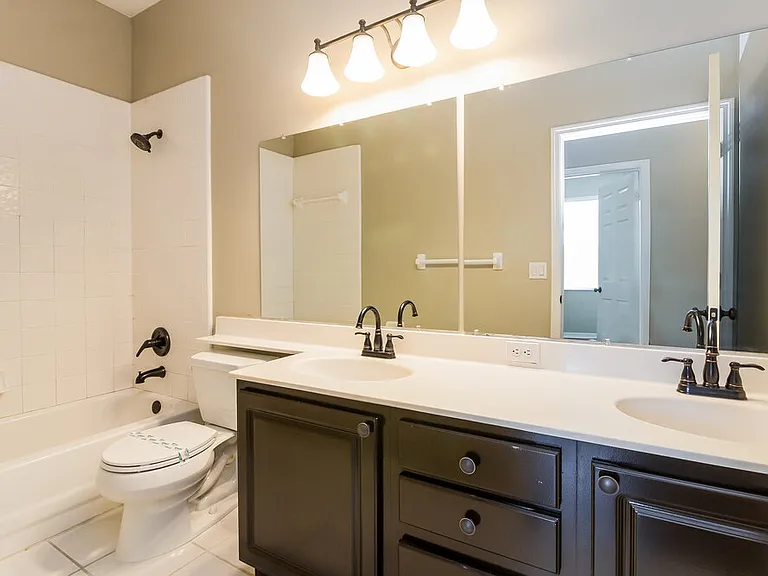 1645 The Oaks Blvd — Photo 11