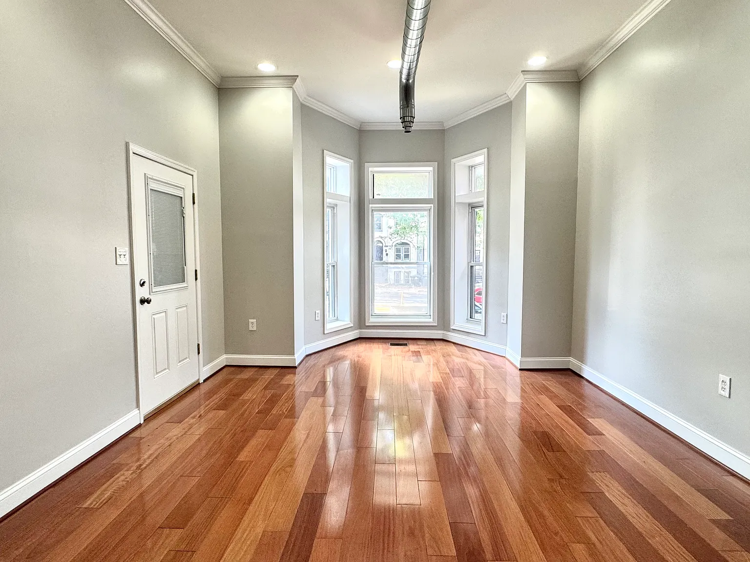 2 bed, 1075 sqft, $3,400 — Photo 3