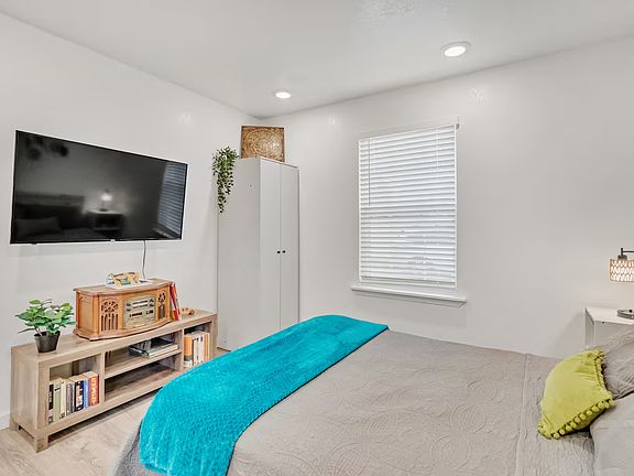 3rd image of 1407 Leal St #3