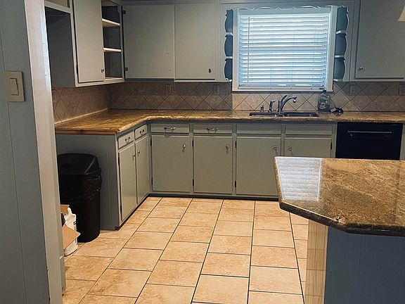 3rd image of 600 N Johnson St