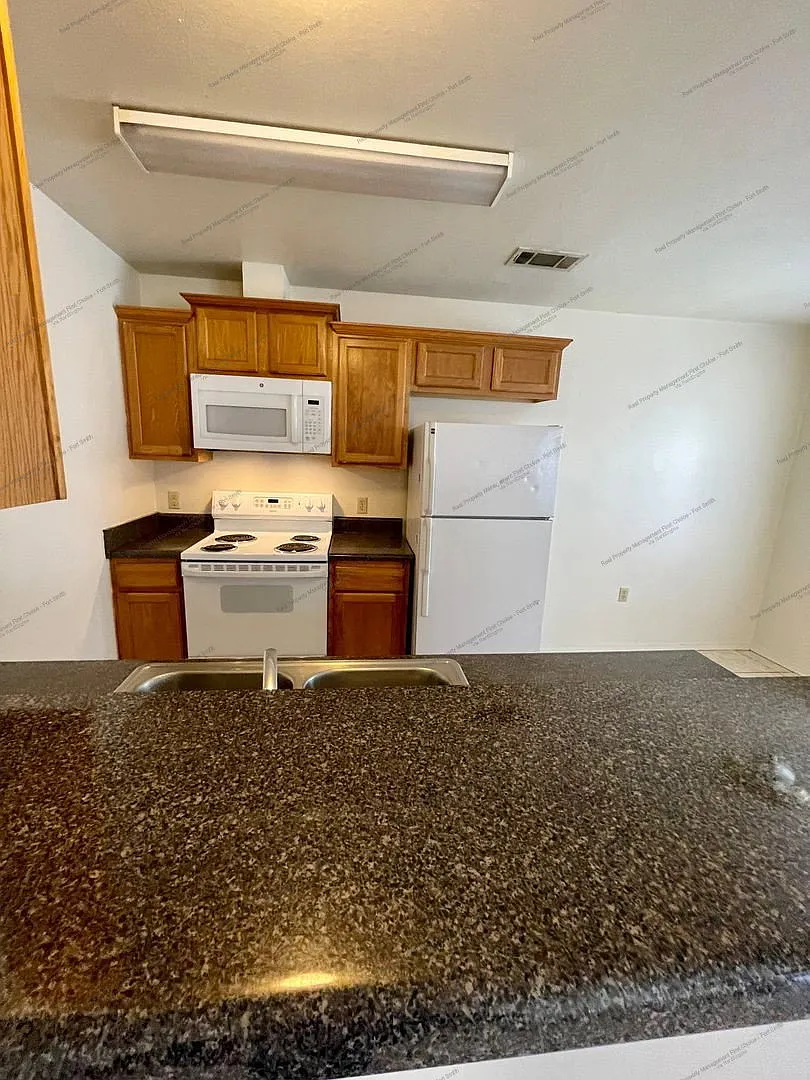3 bed, 2.0 bath, 1050 sqft, $925 — Photo 4
