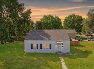 806 SW Walnut St, Blue Springs, MO 64015