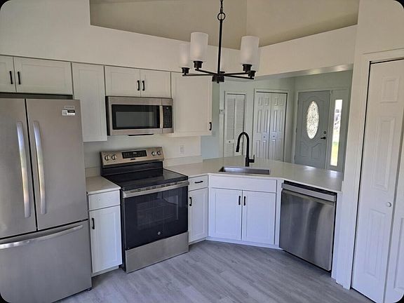 4th image of 1032 SW Mataro Avenue