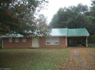 4430 Friends Mission Rd, Ararat, VA 24053