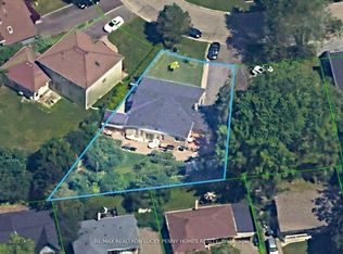 61 Hurlingham Cres, Toronto, ON M3B2P9