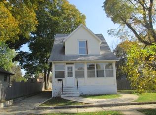 1023 Saint John St, Elgin, IL 60120