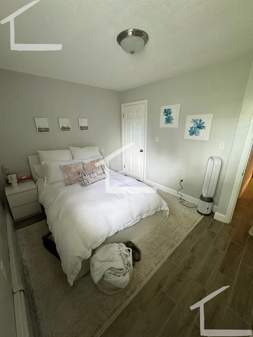 Huge 2 bed condo with parking included! — Photo 3