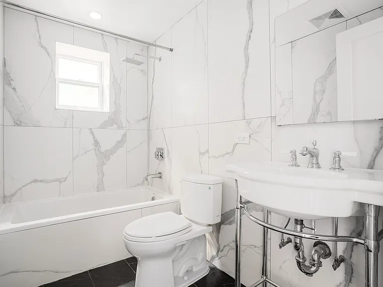 840 Franklin Ave #1R — Photo 5
