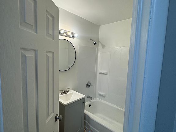 5th image of 2505 SW 45th St