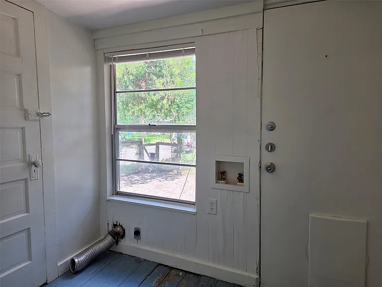 4613 Avenue G — Photo 11