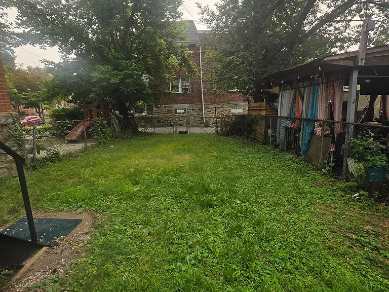 2439 Madison St — Photo 25