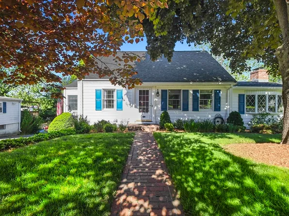 63 Hawthorne St, Westwood, MA 02090