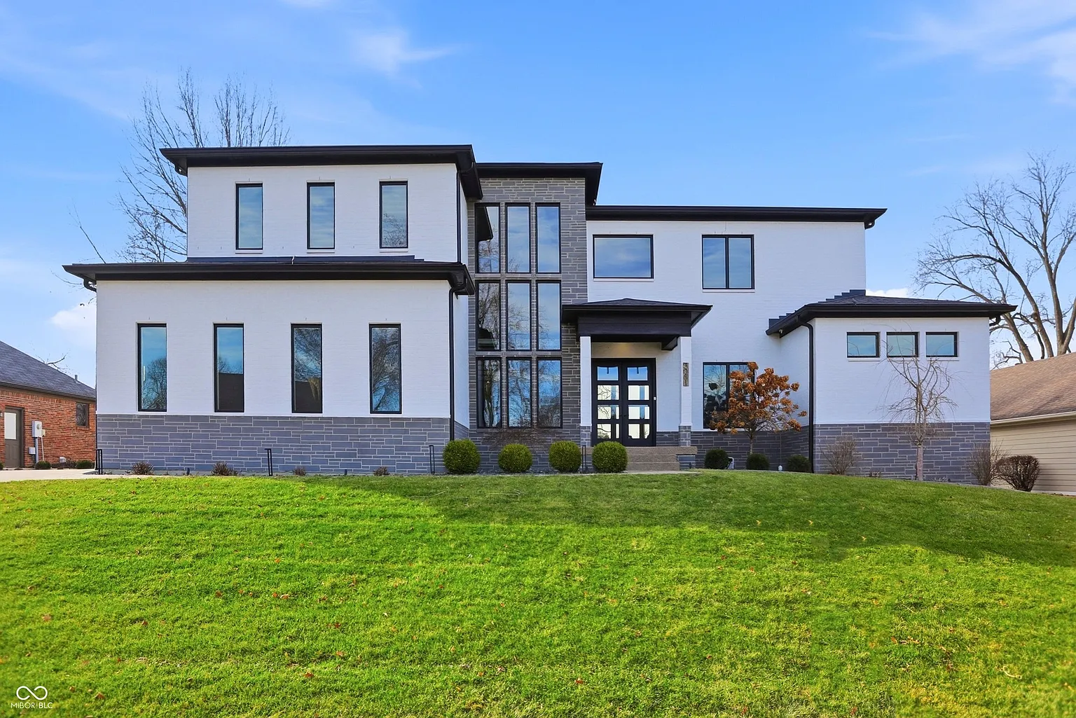 3081 Golfview Dr photo 1
