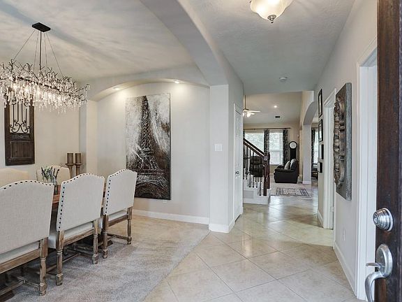 4th image of 1016 Catania Ln