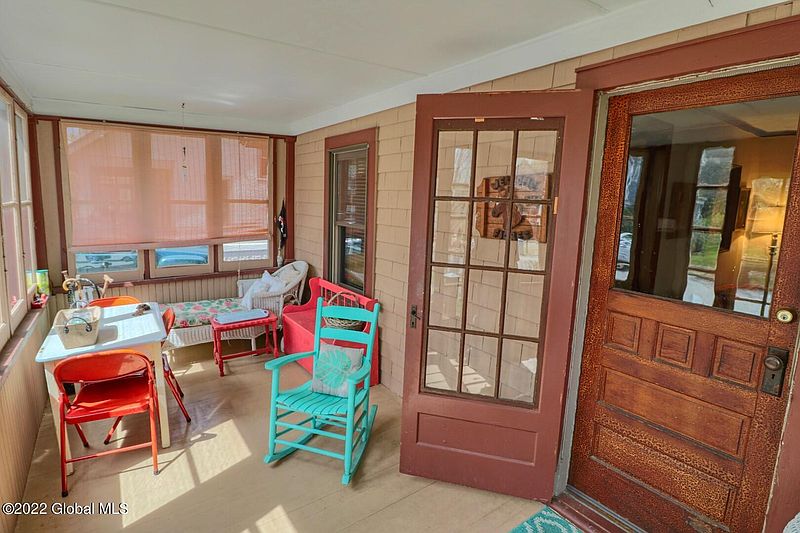 3rd image of 261 Caroline Street