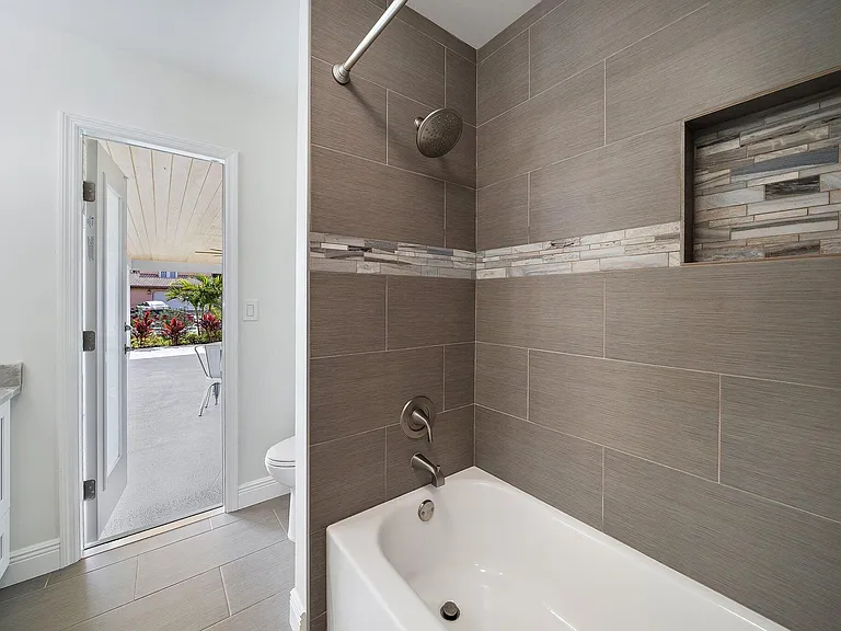1342 Essex Dr — Photo 38