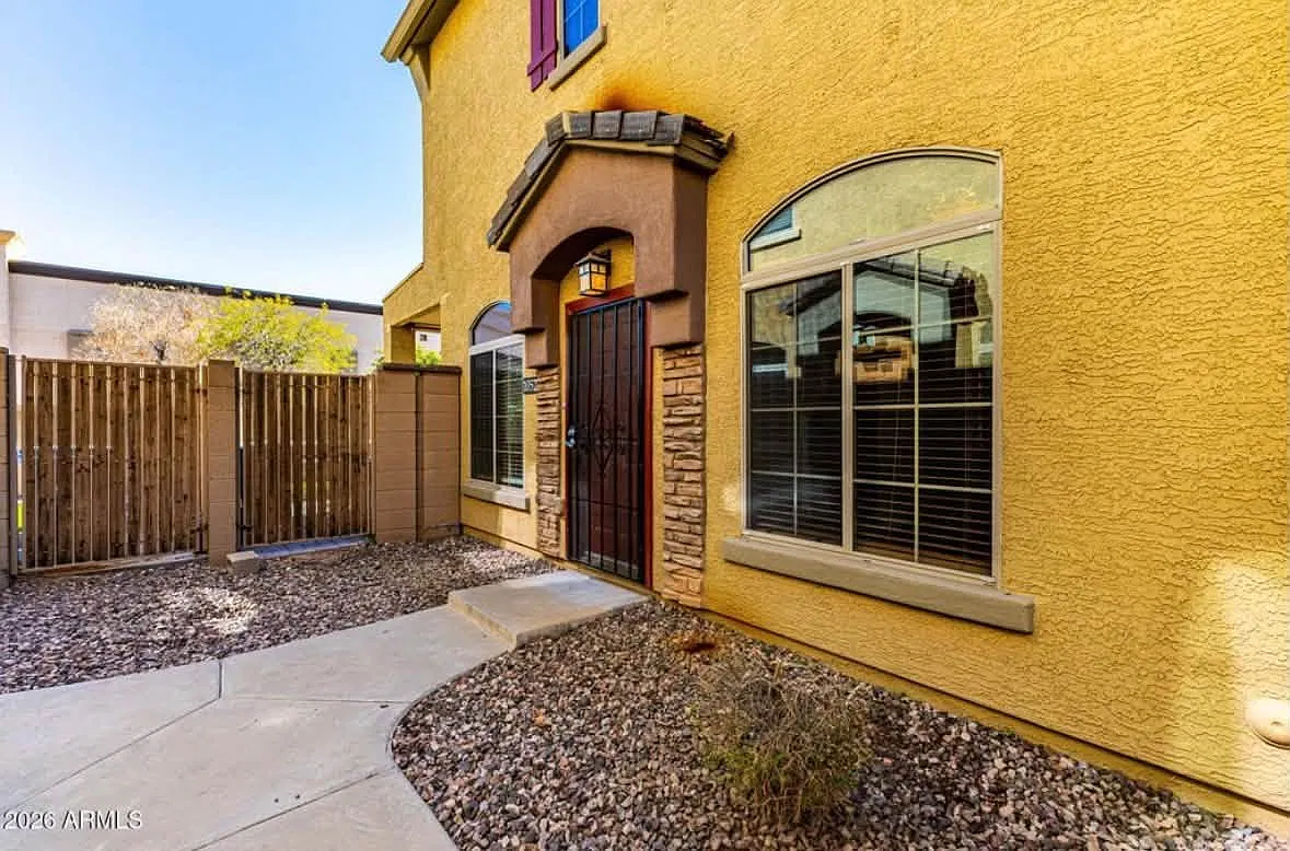 2 bed, 1135 sqft, $2,000 — Photo 1