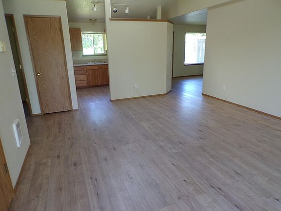 2nd image of 51 E Pine Park Ln