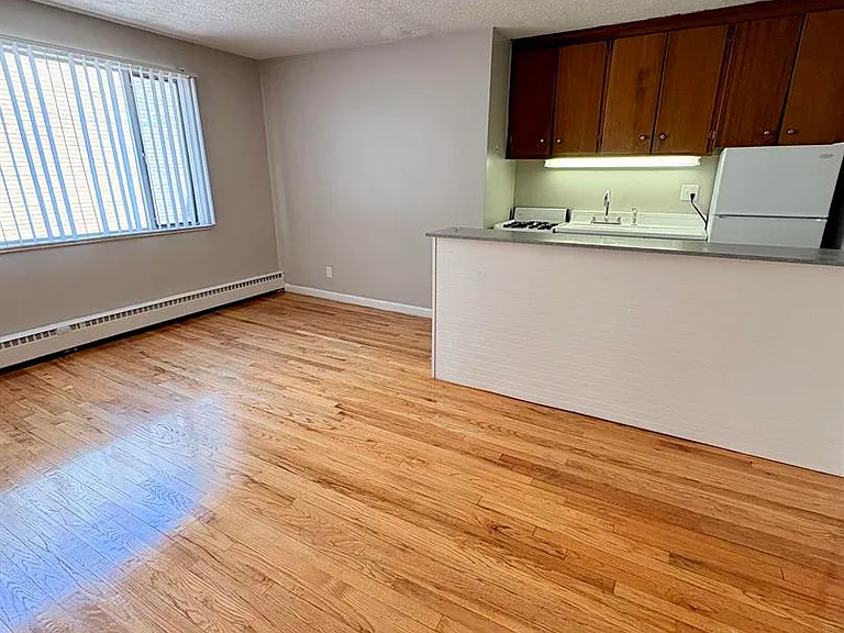 Corona Manor Apartments — Photo 32