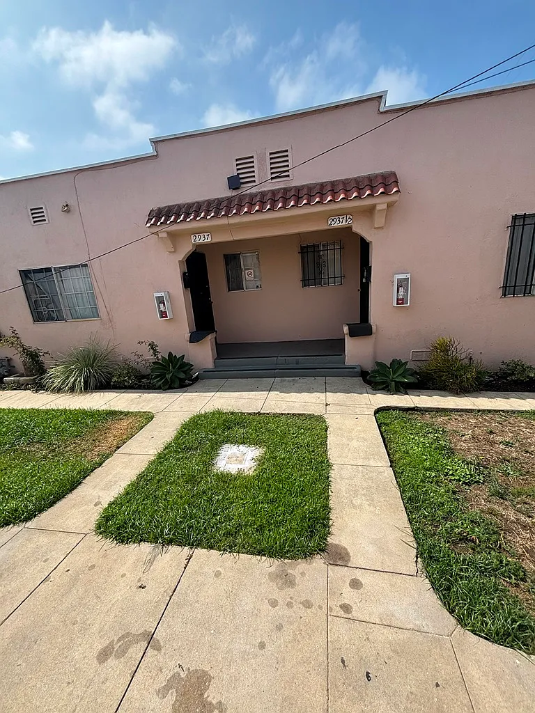 2 bed, 800 sqft, $2,900 — Photo 1