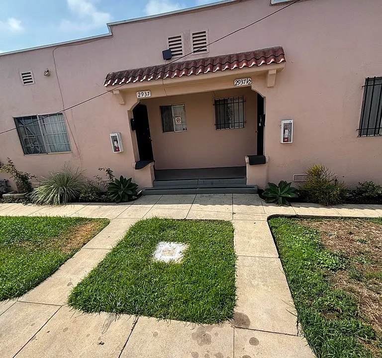 2935 1/2 Van Buren Pl