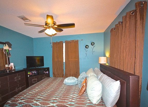 3rd image of 1408 E Inez St
