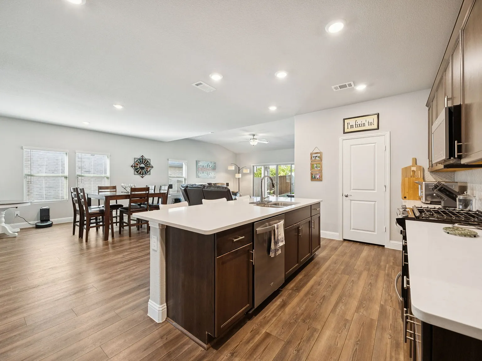 4 bed, 3108 sqft, $2,900 — Photo 3