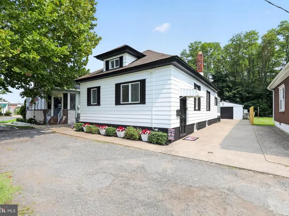 4 Blacks Ter, Paulsboro, NJ 08066