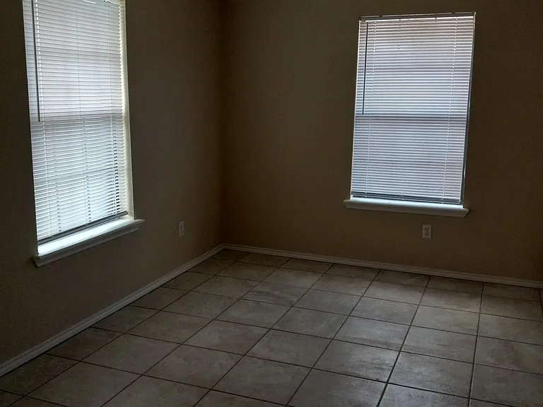 109 E Dominion Dr #B — Photo 9