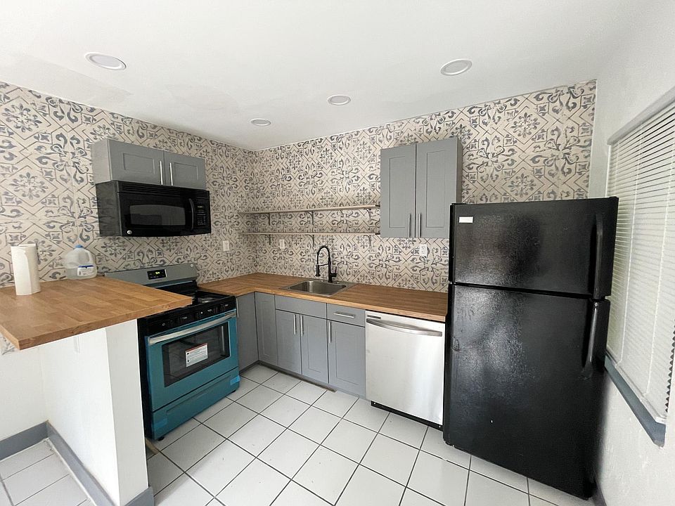 1st image of 1430 SW 27th St #7