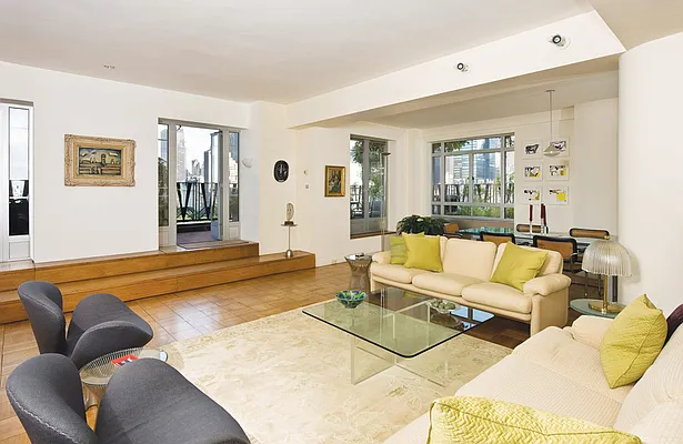 Sold by Stribling | media 9