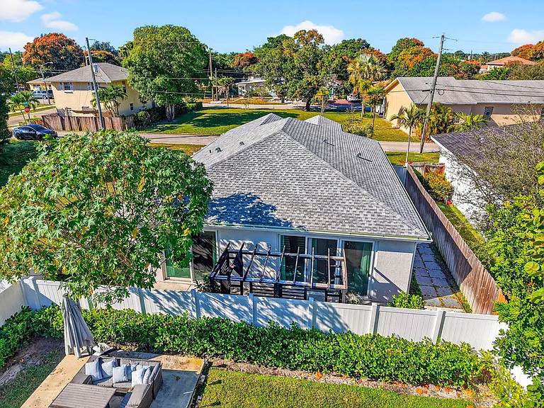 341 Oak Aly — Photo 10