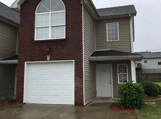 130 Darby Woods Ct, Radcliff, KY 40160