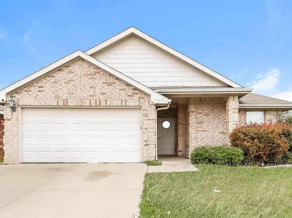 1237 Camden Yard Dr, Burleson, TX 76028
