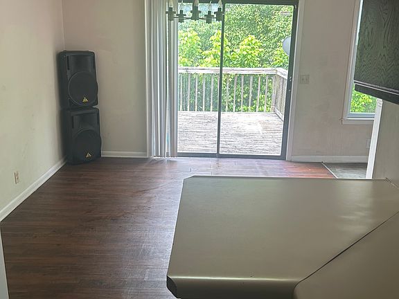 4th image of 407 Glade Ct